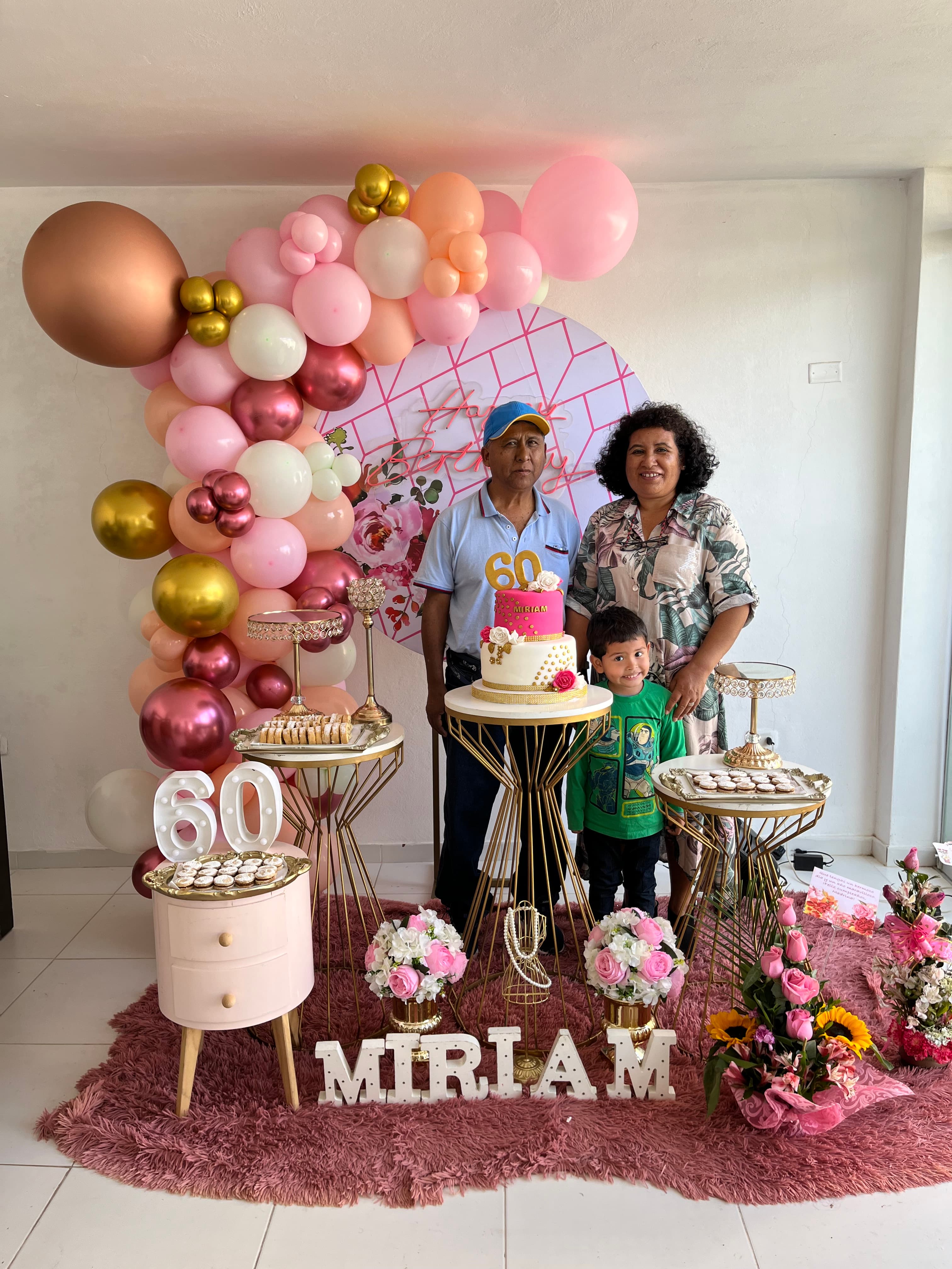 En el cumpleaños de Miriam, con su nieto