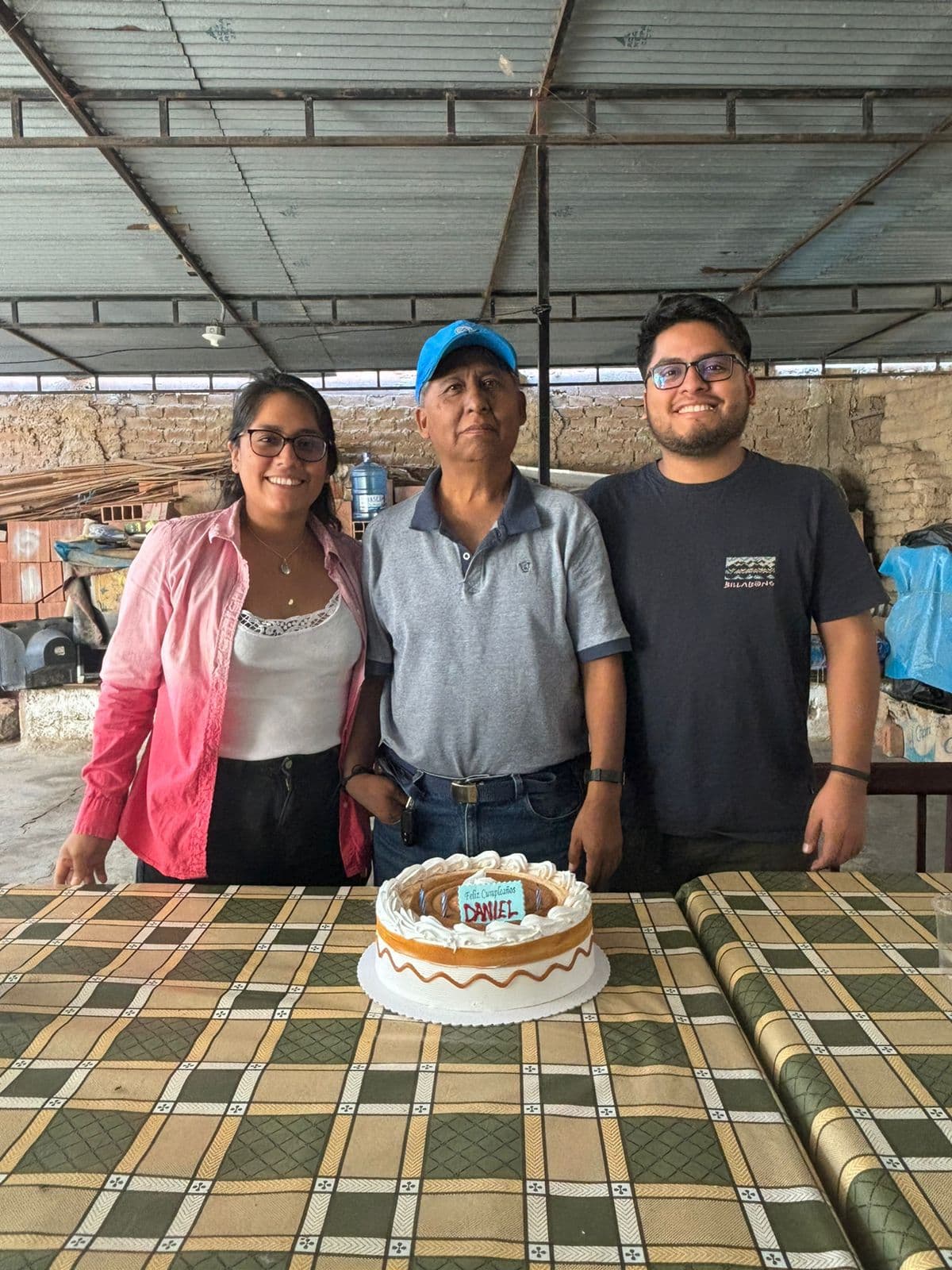 En su cumpleaños con sus hijos