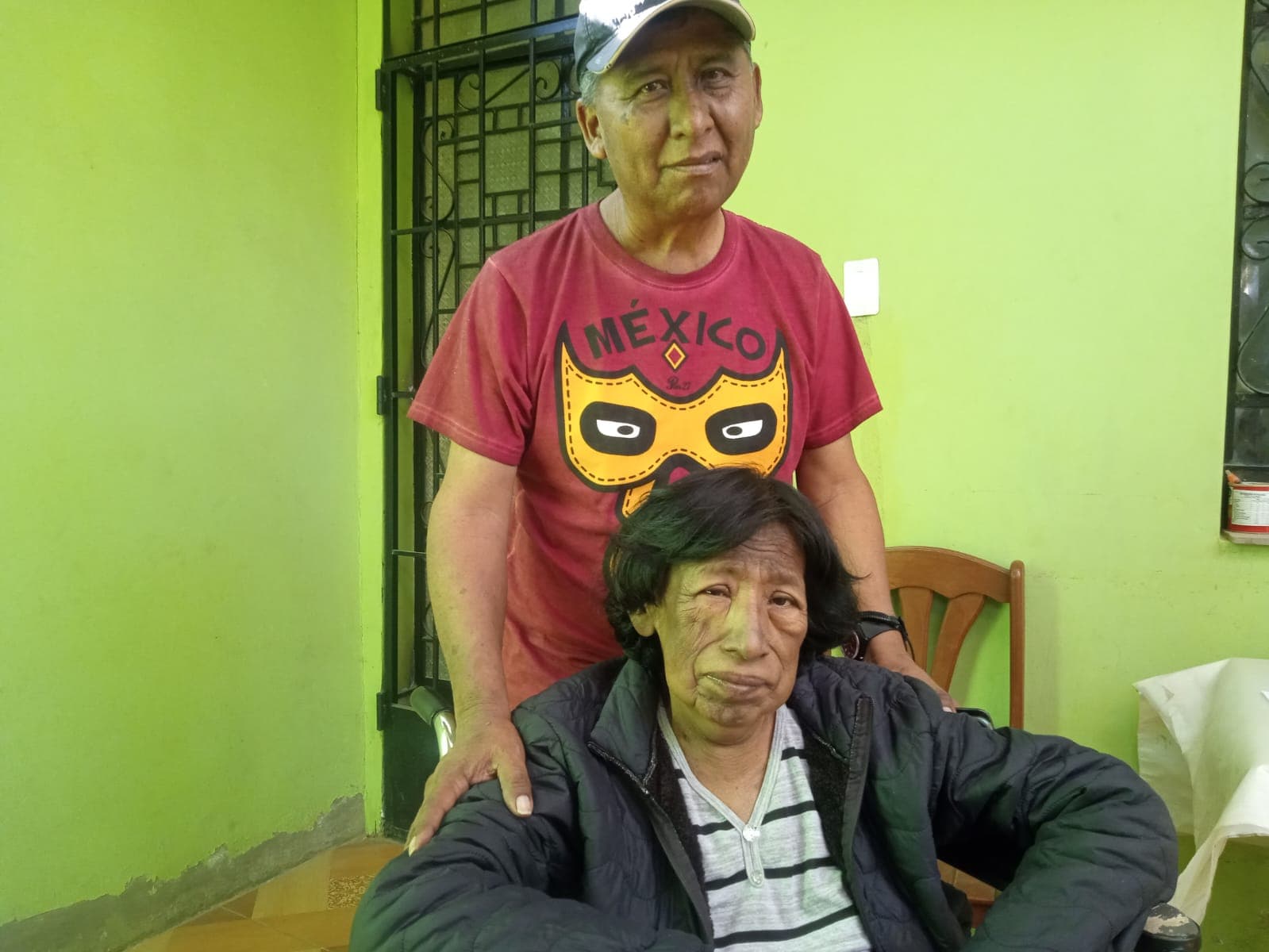 Con una amiga
