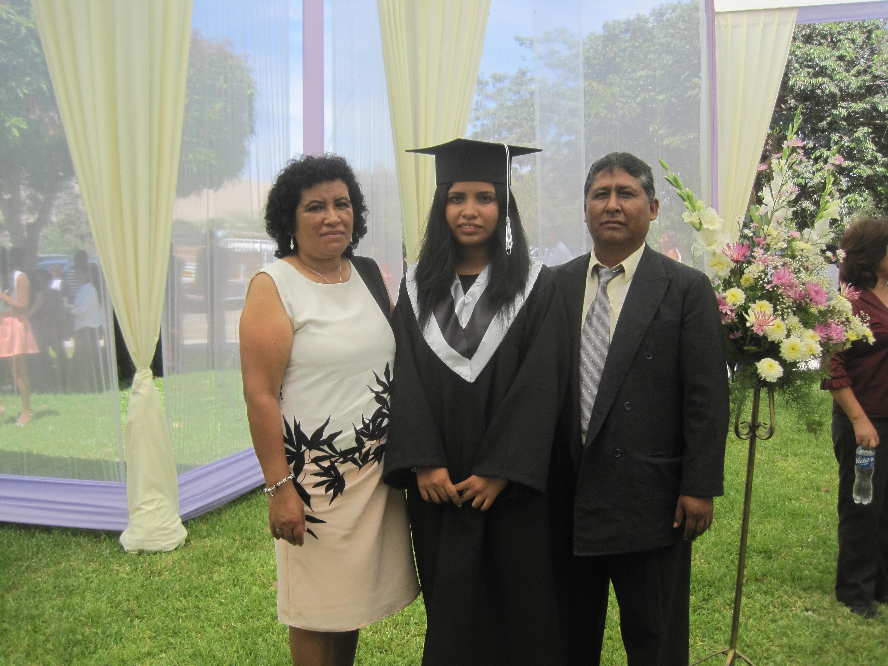 En la graduación de su hija