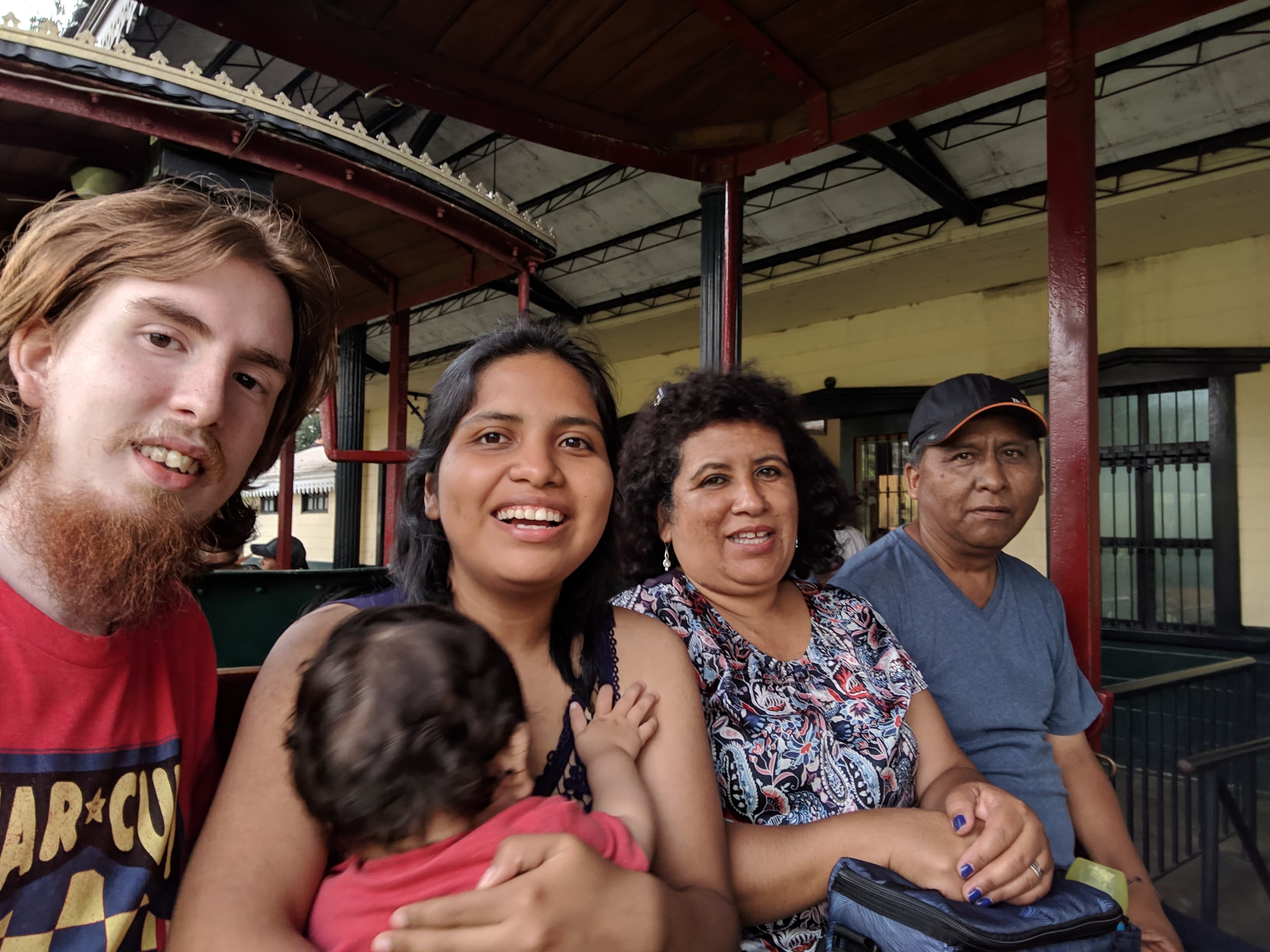 En un paseo en tranvía con la familia