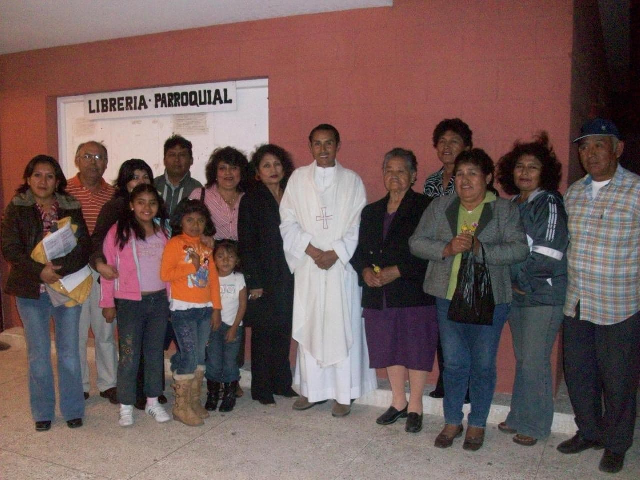 Con la familia y el párroco