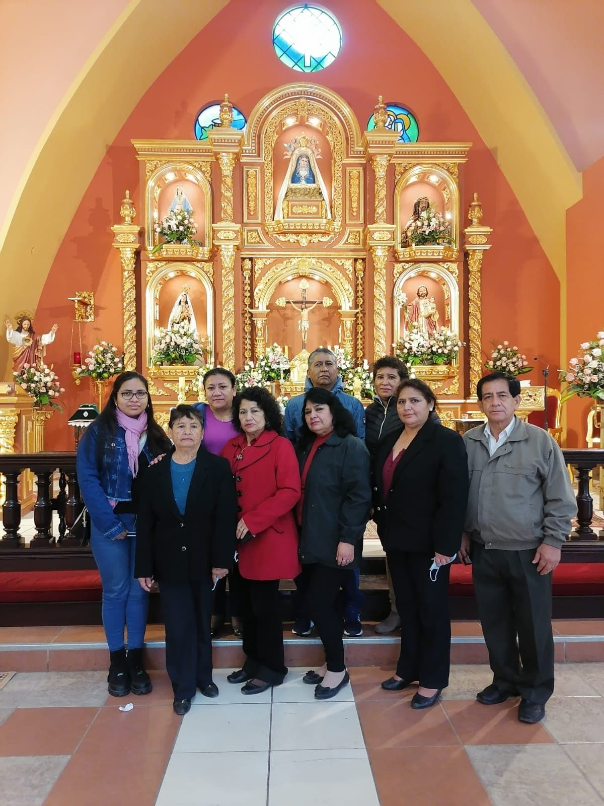 Con la familia en la iglesia