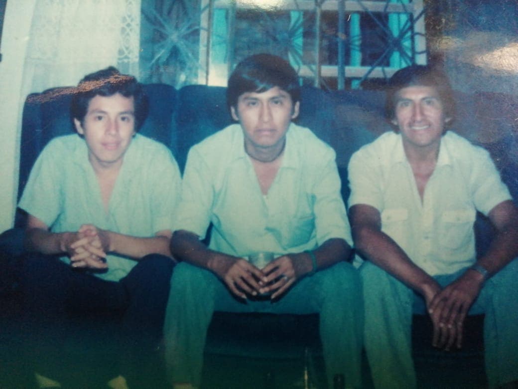 Con amigos, en su juventud
